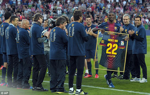 eric-abidal-leaves-barcelona